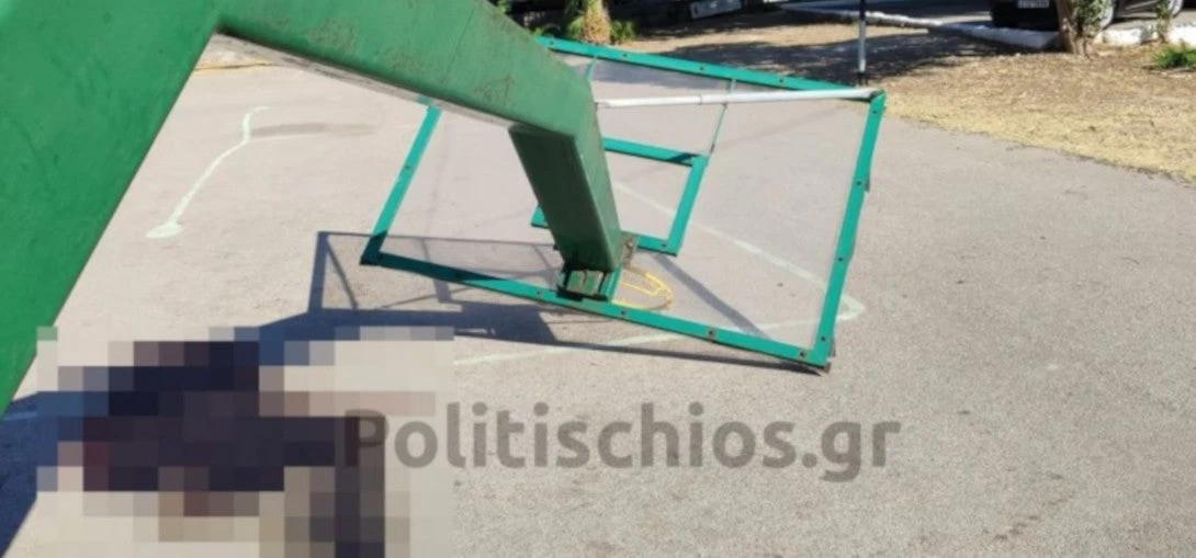 Τραγωδία στη Χίο: Στηριγμένη σε τσιμέντο και τοποθετημένη πριν 20 χρόνια η μπασκέτα που καταπλάκωσε τον 19χρονο (βίντεο)